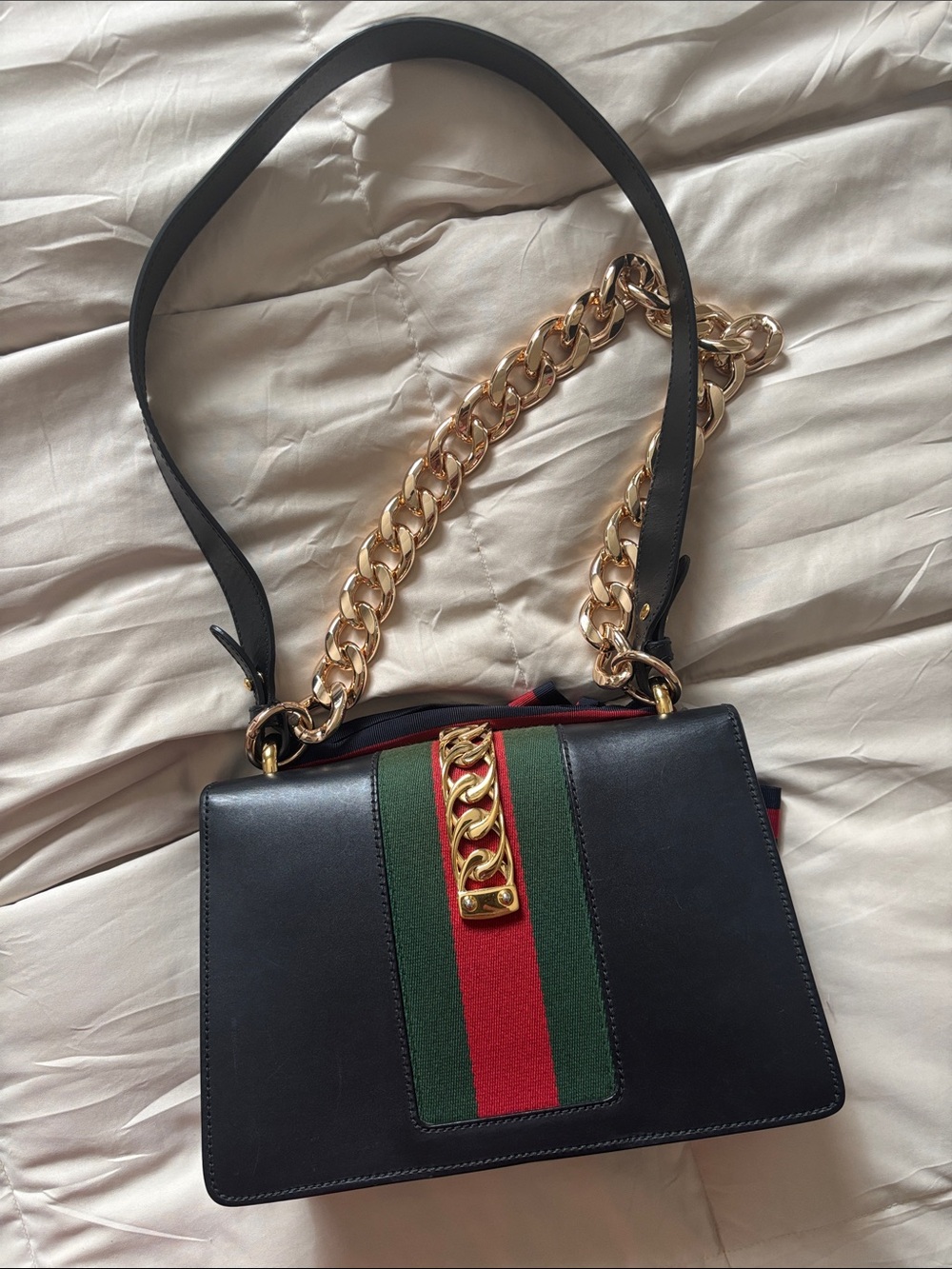 Gucci Sylvie Black Leather Shoulder Bag with Gold Chain and Red-Green Accent - Picture 16 of 17
